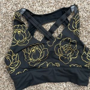 Size small born primitive sports bra